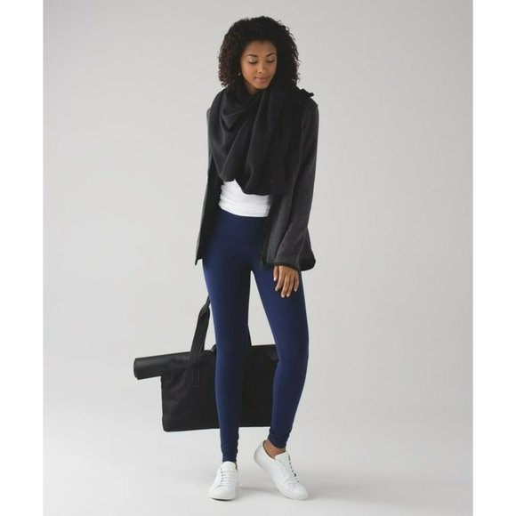 Lululemon Charcoal Grey After Asana Wrap - Picture 14 of 14